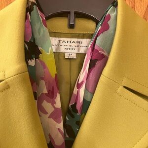 Tahari jacket, women’s, Sz 8P, lime green w/scarf, notch collar, 4button, lined